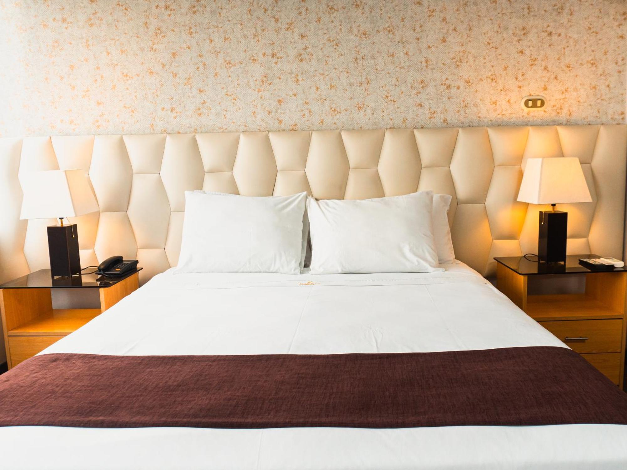 Hotel Ferre Miraflores 3*